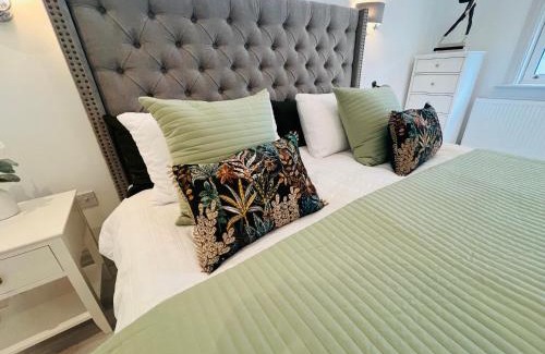 Westport Villa | Luxurious 5Star Retreat on Westports Main Street