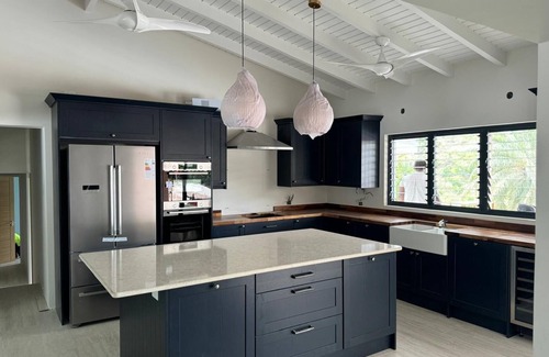 Freemans Bay Villa | Luxurious 6 bed Villa in the heart of English Harbour, Pool, Aircon, Beach close