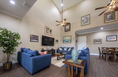 Oviedo Villa | Luxurious 6 Bedroom including Master Suite with Wet Room