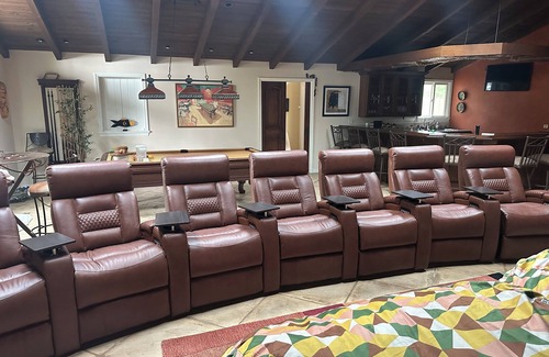 Camarillo House | Luxurious 6-bedroom nature retreat in charming Camarillo