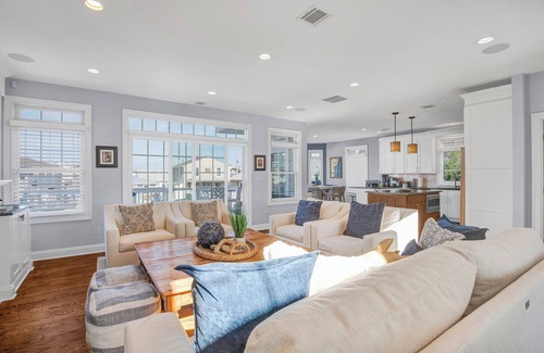 Normandy Beach House | Luxurious 6 bedroom 4.5 bath Waterfront Oasis with Bay Views in Normandy Shores