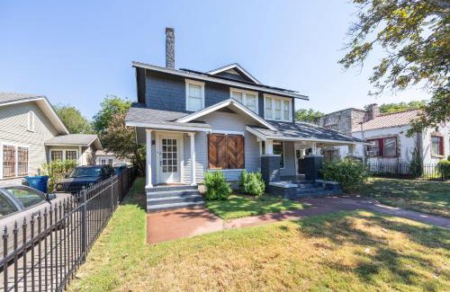 Highland Park Villa | Luxurious 6 bedroom villa near downtown