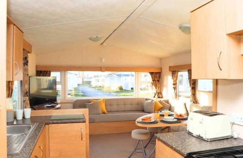 Porthcawl House | Luxurious 6 Sleeper Caravan Trecco Bay Essentials Included