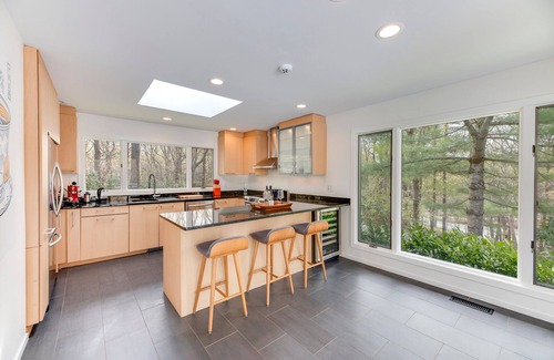 Water Mill House | Luxurious 6bd/4.5ba on 4 acres with pool & tennis