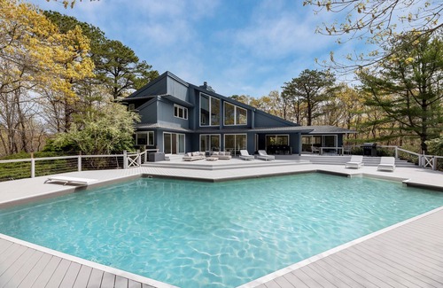Water Mill House | Luxurious 6bd/4.5ba on 4 acres with pool & tennis