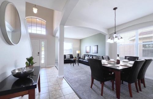 Veranda Palms House | Luxurious 6Bd Pool Haven Refreshing and Chic-4464N home