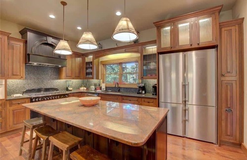 Blue River House | Luxurious 6BDR Getaway, Hot Tub, Mountain Views