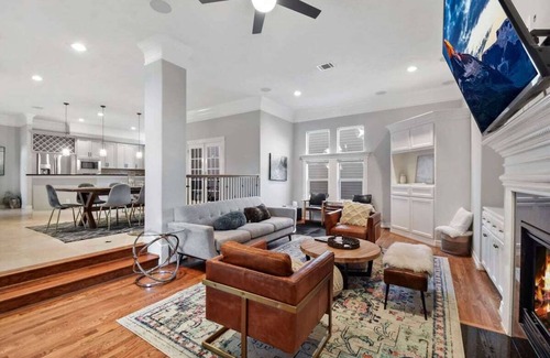 Shady Acres House | Luxurious 6BR/3.5 Wifi And Pool