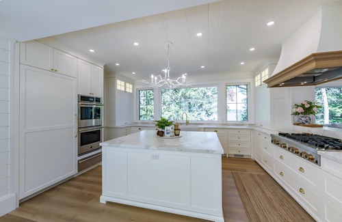 Seguin Cottage | Luxurious 7 bed 7 bath cottage on Lake Rosseau! Sauna! Gym!