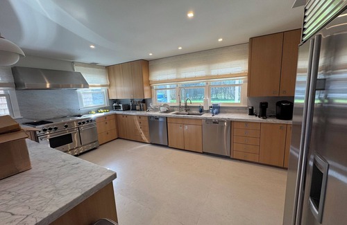 Water Mill House | Luxurious 7-bedroom estate south of the highway and 5 mins from the ocean!