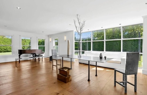 Water Mill House | Luxurious 7-bedroom estate south of the highway and 5 mins from the ocean!