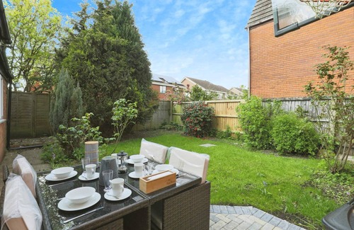 Barnt Green House | Luxurious 7-Bedroom Home in Solihull, close to NEC & BHX