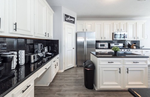 Barker House | Luxurious 7-BR w Pool & Spa 25 Mins Downtown OB