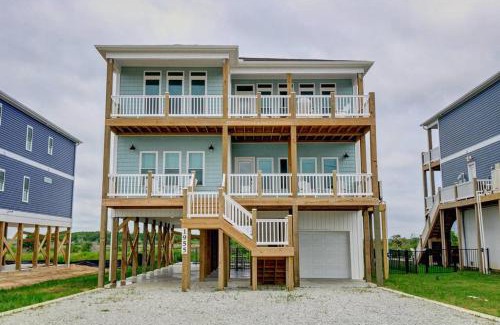 Sneads Ferry Villa | Luxurious 7BR Beach Home Ocean Views, Pool, Hot Tub