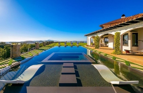 Malibu House | Luxurious 8-bedroom malibu Skyview estate With endless Stunning mountain views.