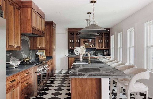 Lower Garden District Bed & Breakfast | Luxurious 9BR Inn | Heated Pool & Spa