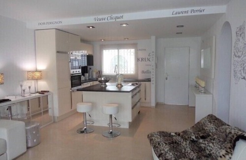 Mijas Apartment | Luxurious air-conditioned and heated apartment Mijas Costa 100m from the sea.