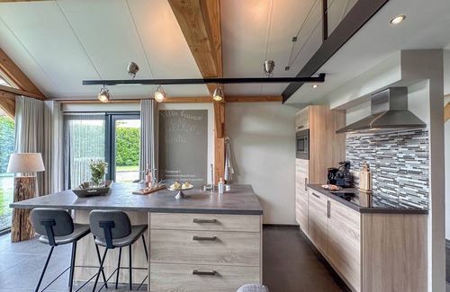 Alphen House | Luxurious and attractive detached house