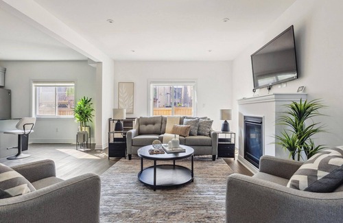 Innisfil House | Luxurious and Beautiful Home in Barrie