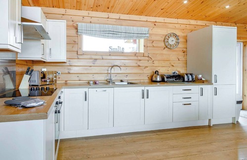 Hollym Ski Chalet | Luxurious and contemporary Finnish log lodge.