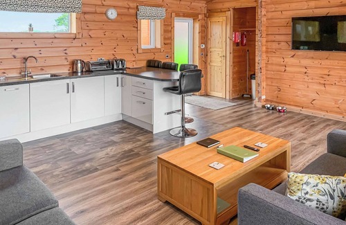 Hollym Ski Chalet | Luxurious and contemporary Finnish log lodge, perfect for a relaxing break away with your pet(s).