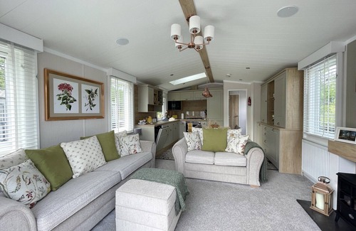 Woodfalls Cabin | Luxurious and Cosy Holiday Lodge in the New Forest National Park