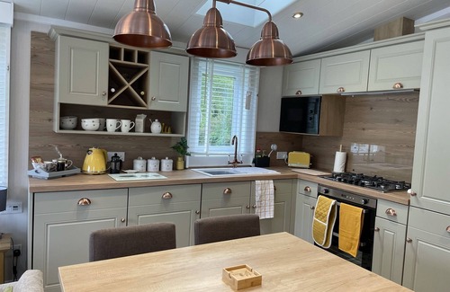 Woodfalls Cabin | Luxurious and Cosy Holiday Lodge in the New Forest National Park