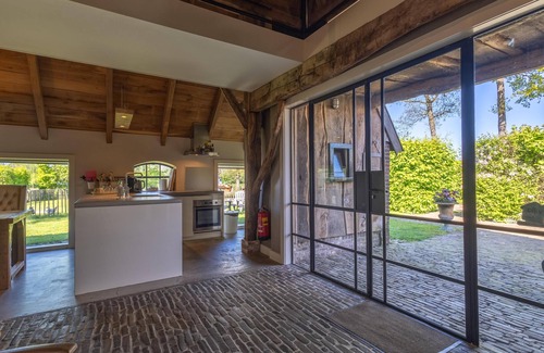 Nieuwleusen House | Luxurious and modern farmhouse with sauna