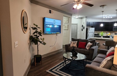 Weston Apartment | Luxurious and Premium 1bed/bath APT. Beautiful interior decor/Washer/Dryer/Patio