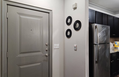 Weston Apartment | Luxurious and Premium 1bed/bath APT. Beautiful interior decor/Washer/Dryer/Patio