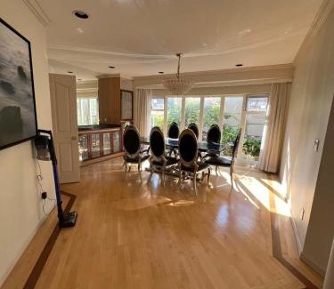 Kerrisdale House | Luxurious and quiet room in Vancouver's West End