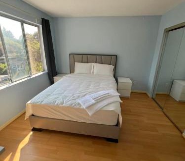 Kerrisdale House | Luxurious and quiet room in Vancouver's West End