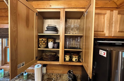 Board Camp Cabin | Luxurious and Rustic “Wolf Ridge Lodge” with Hot Tub - Sleeps 6 at Wolf Pen Gap
