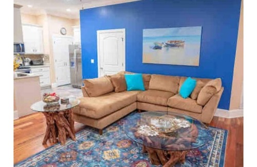 Graysville House | Luxurious and Upscale 2 Bedroom Home Apartment with Huge Office