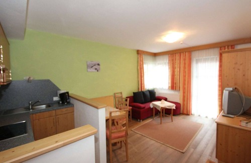 Huben Apartment | Luxurious Apartment in Längenfeld with Sauna