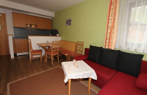 Huben Apartment | Luxurious Apartment in Längenfeld with Sauna
