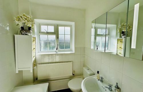 Gerrards Cross Apartment | Luxurious apartment-London-GerrardsCross-Wembley-Parking-sleeps4