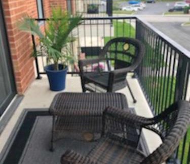 Brossard Apartment | Luxurious Apartment in Brossard with Terrace