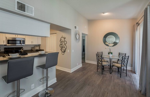 Roseville Apartment | Luxurious Apartment Living In An Excellent Location!