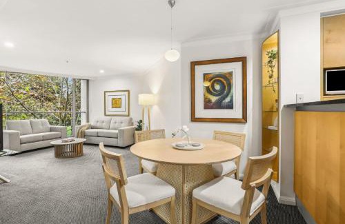 Sydney Central Business District Apartment | Luxurious Apartment only 250m Walk To Opera House