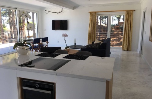 Somerset West Apartment | Luxurious apartment for 2 with dreamlike panorama view