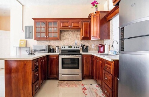 Camperdown Apartment | Luxurious Apt With a View/24 Hr Security Monitoring/Free Wifi