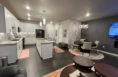Sheboygan Condo | Luxurious artistic 2 bed - 2 bath Condo; feel like living by the Coast!