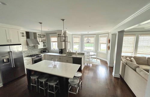 Avon House | Luxurious Bay Head Rental. Close to beach with Pool and Spa!