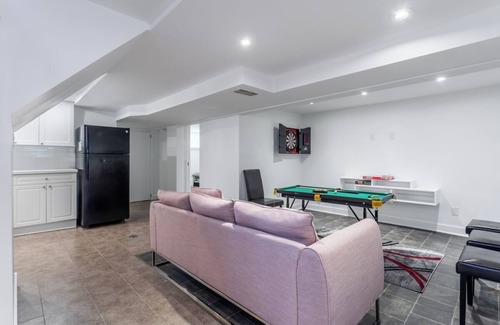 Burlington House | Luxurious. BBQ. Pool & Splash Park. 1hr to Niagara & TO. 20 mins Lion Safari.