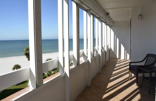 Redington Shores Condo | Luxurious Beachfront Condo at Redington Towers