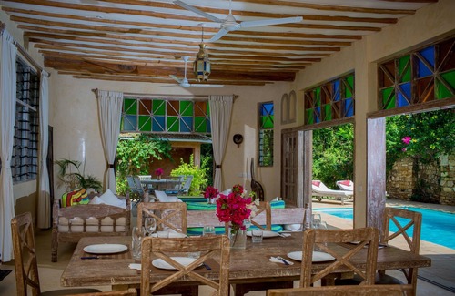 Galu Villa | Luxurious Beach House with 4 bedrooms and private pool