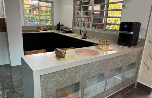 Vista Linda House | Luxurious beach house with swimming pool. In a high standard condominium-HANGA ROA