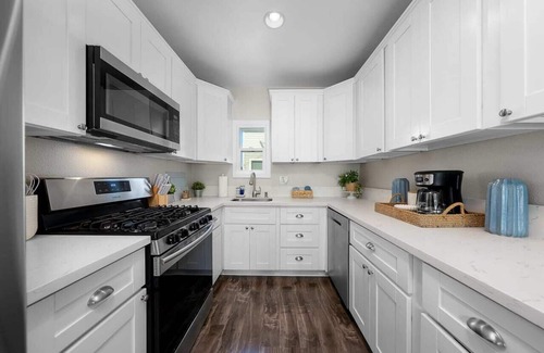 Mission Beach Condo | Luxurious Beach Retreat Just 100 steps to the sand