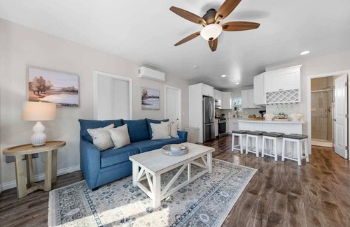 Mission Beach Condo | Luxurious Beach Retreat Just 100 steps to the sand